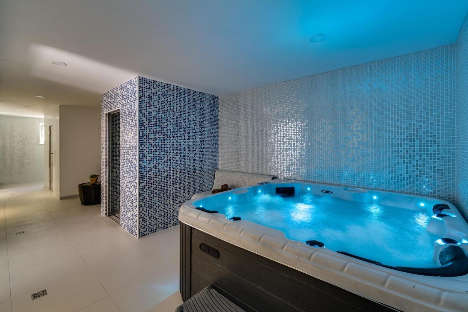 Luxury Villa Lucas With Heated Pool, Whirlpool, Sauna, 14 Pax Ποντστράνα Εξωτερικό φωτογραφία